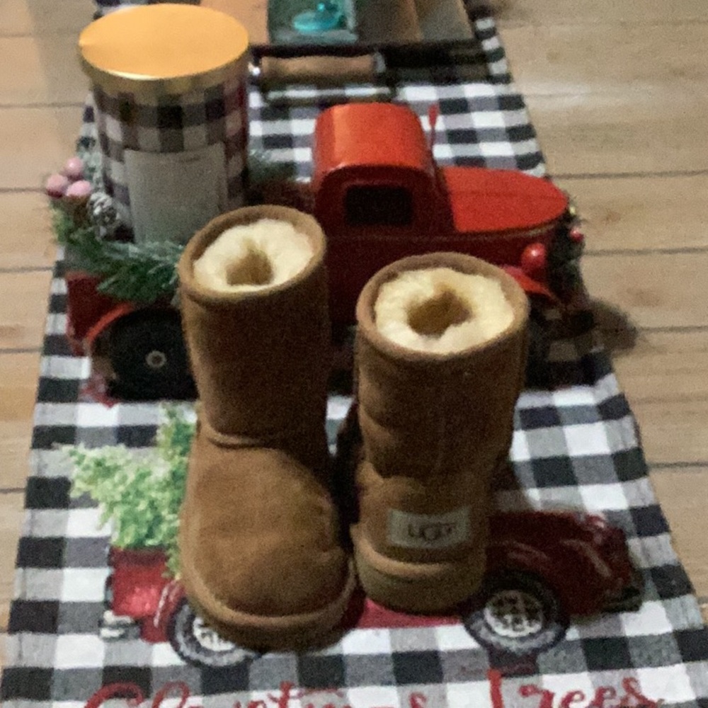 Uggs Toddler 🍼🍬🍭 - Picture 2 of 3